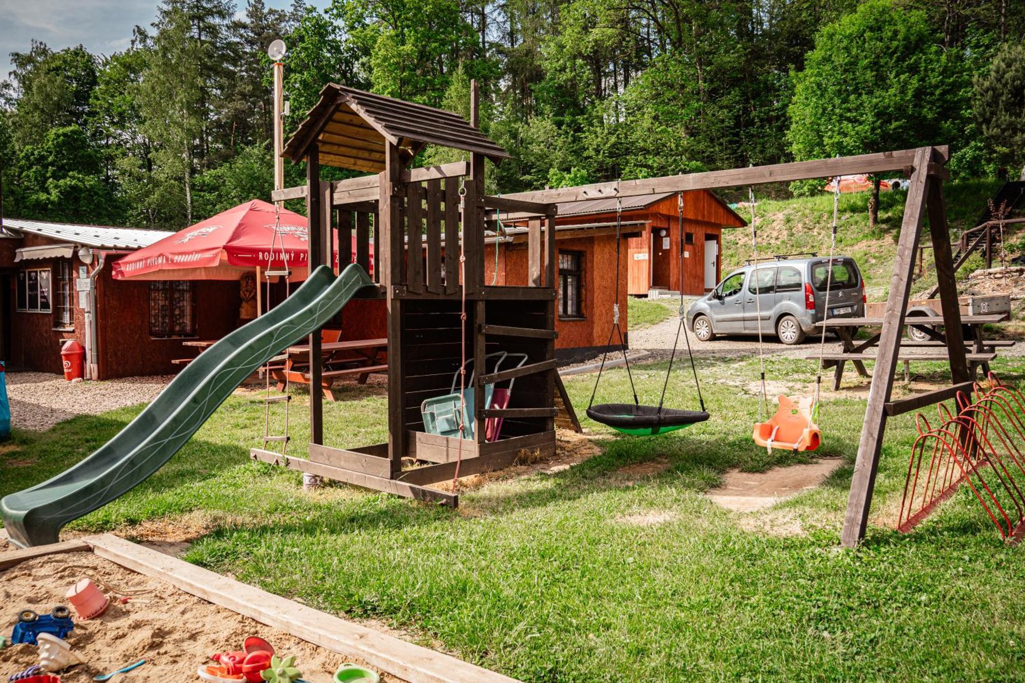 Karavan 1 V Arealu Koupaliste Bystre V Orlickych Horach Exterior foto